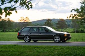 BMW M5 Touring 1992 года  (EU)